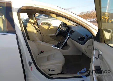 2015 Volvo S60 T5 Premier z USA, uszkodzony, nr VIN YV140MFB1F1314660